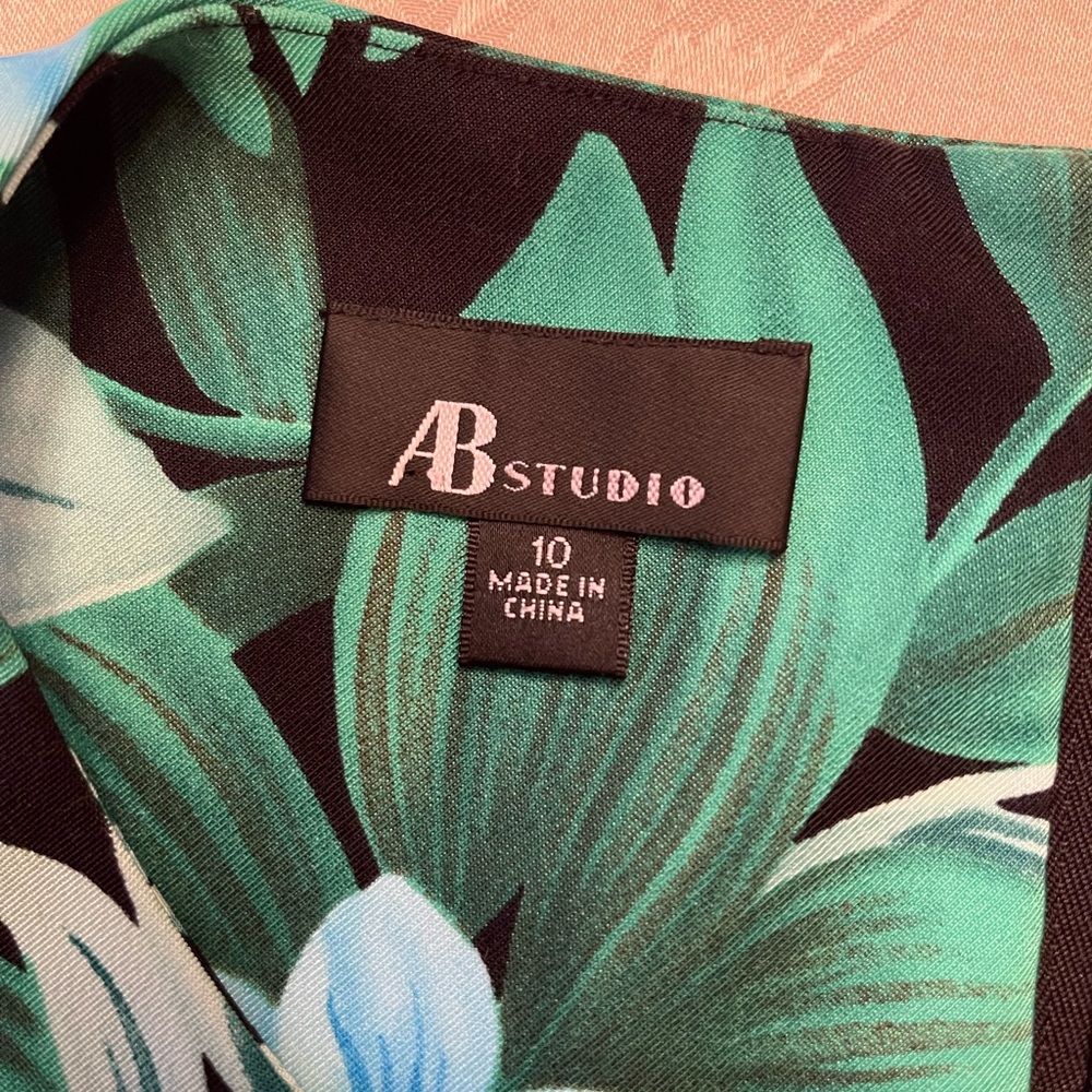 AB Studio - Beautiful, Sleeveless & Tropical Floral Dress - Picture 3 of 7